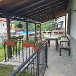 Holiday home бадевски рай-къща любов