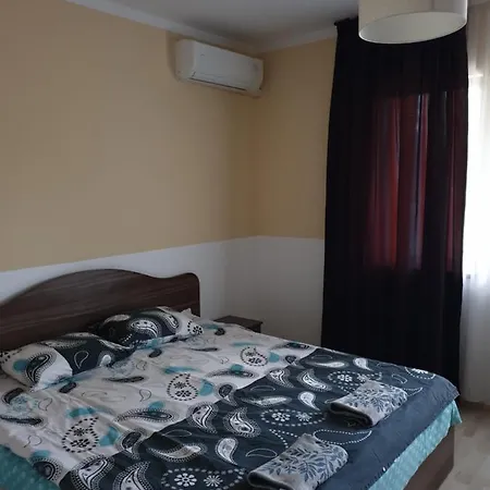 Holiday home бадевски рай-къща любов