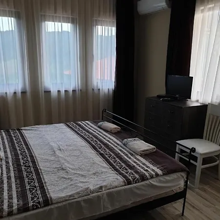 Holiday home бадевски рай-къща любов