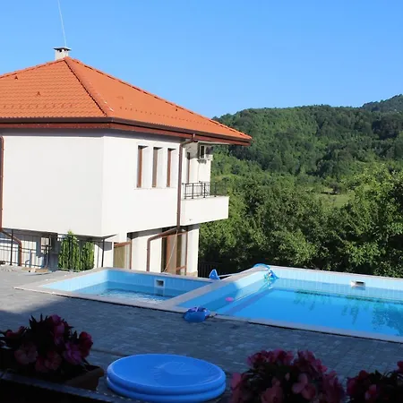 бадевски рай-къща любов