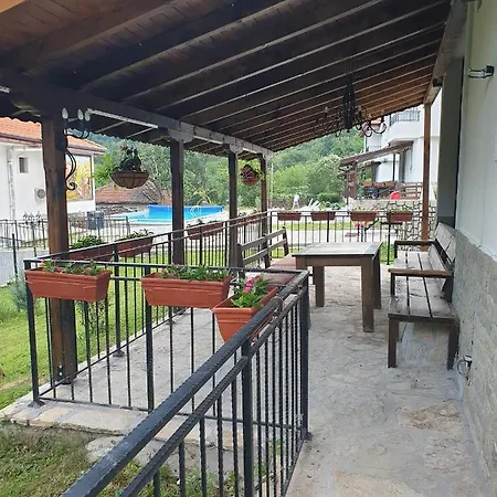 Holiday home бадевски рай-къща любов