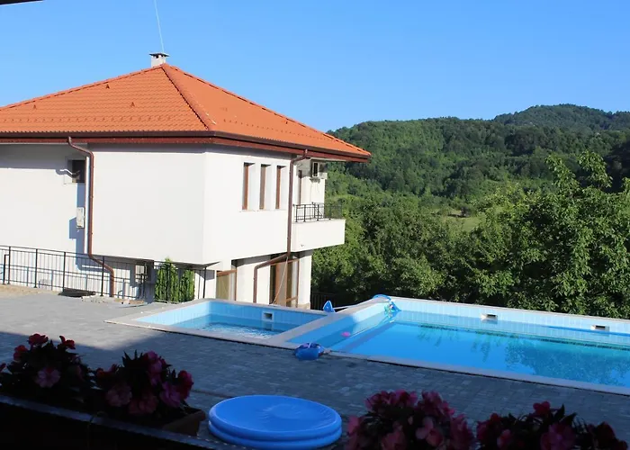 бадевски рай-къща любов